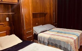 EXCELENTE QUARTO E SALA PARA até 5 PESSOAS POSTO 6 COPA